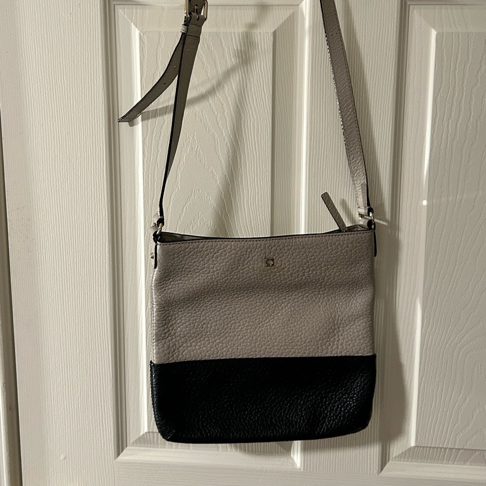 Kate♠️Spade Southport Avenue Cora  Black and Gray Crossbody Bag Pebbled Leather